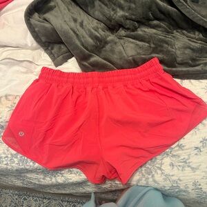 Lululemon lip gloss color hotty hot shorts size 10, low rise, 2.5 inch inseam.